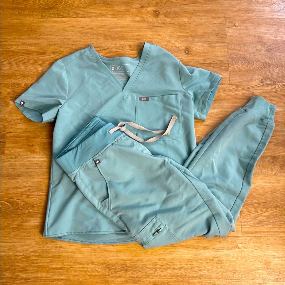 Figs seafoam scrub set